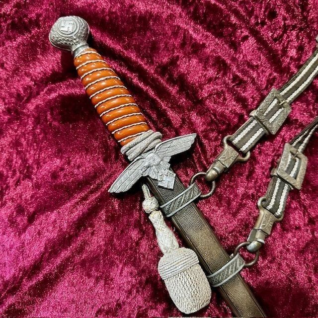 b2ap3_large_Luftwaffe-Dagger ***NOW SOLD***Nice Early Quality WW2 Luftwaffe Second Pattern (1937) Officers Dagger  Complete with Straps and Knot in Superb Condition. - Armoury Antiques | Marlborough Antiques