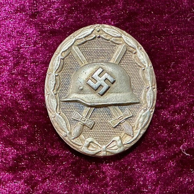 b2ap3_large_WW2-Gold-Wound-Badge-1 Early 1939 Heavy Weight WW2 German Gold Wound Badge Maker Marked 'L/57' (Boerger & Co. Berlin). - Armoury Antiques | Marlborough Antiques