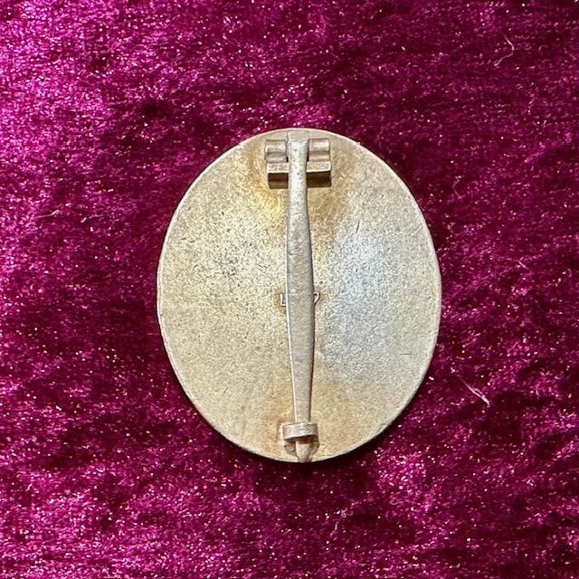 b2ap3_large_WW2-Gold-Wound-Badge-2 Early 1939 Heavy Weight WW2 German Gold Wound Badge Maker Marked 'L/57' (Boerger & Co. Berlin). - Armoury Antiques | Marlborough Antiques